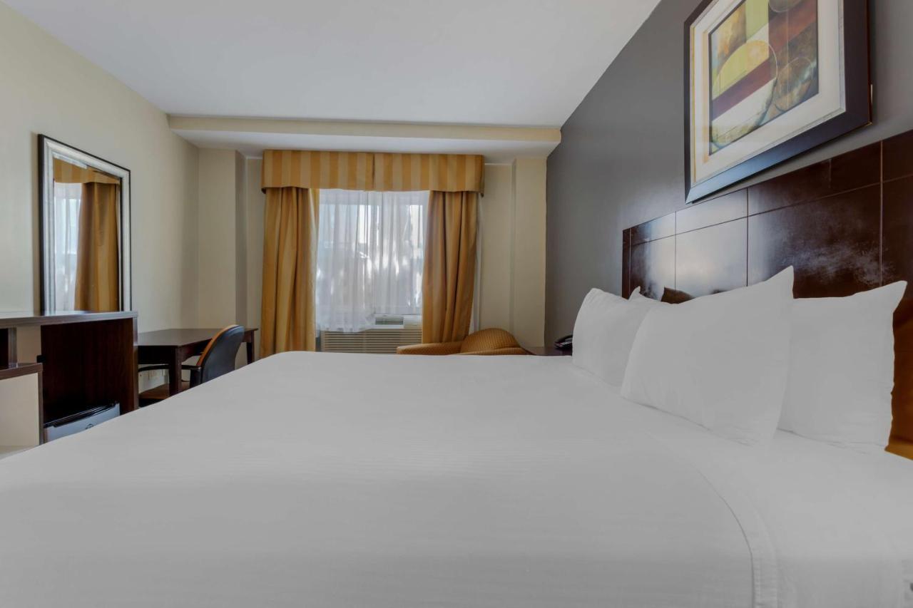 Best Western Plus Brooklyn Bay Hotel Ню Йорк Екстериор снимка