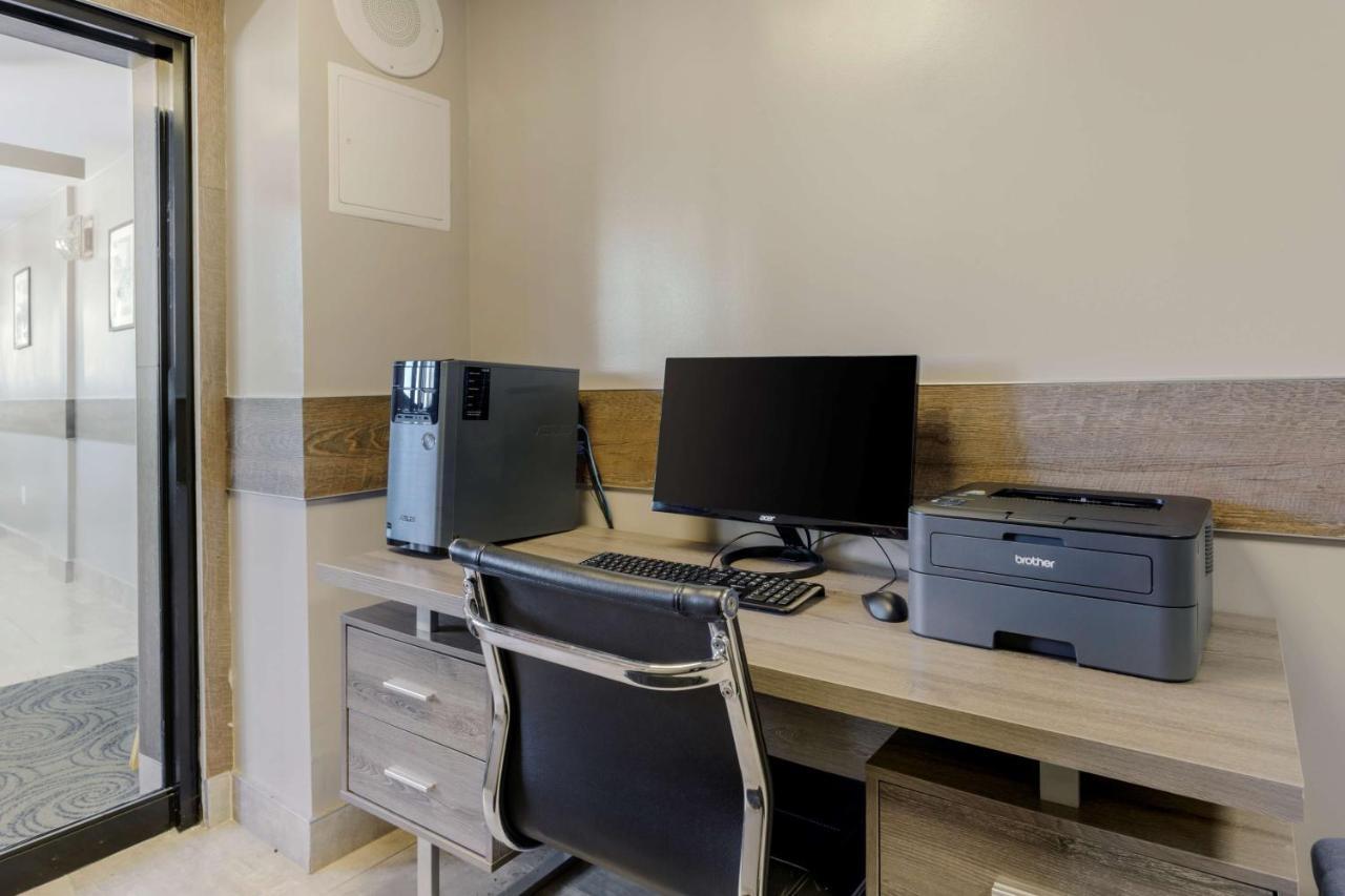 Best Western Plus Brooklyn Bay Hotel Ню Йорк Екстериор снимка