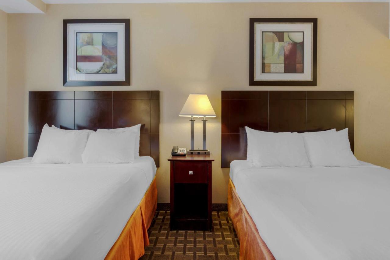 Best Western Plus Brooklyn Bay Hotel Ню Йорк Екстериор снимка