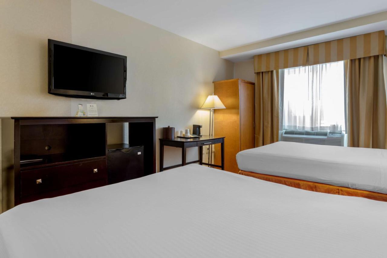 Best Western Plus Brooklyn Bay Hotel Ню Йорк Екстериор снимка